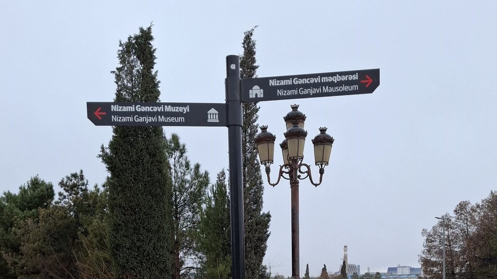 Gəncə şəhərində turistik nişanlanma işləri həyata keçirilib