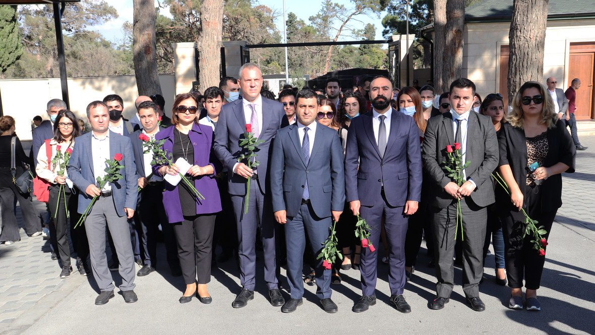 DTA əməkdaşları Anım Günü ilə əlaqədar II Fəxri Xiyabanı ziyarət ediblər