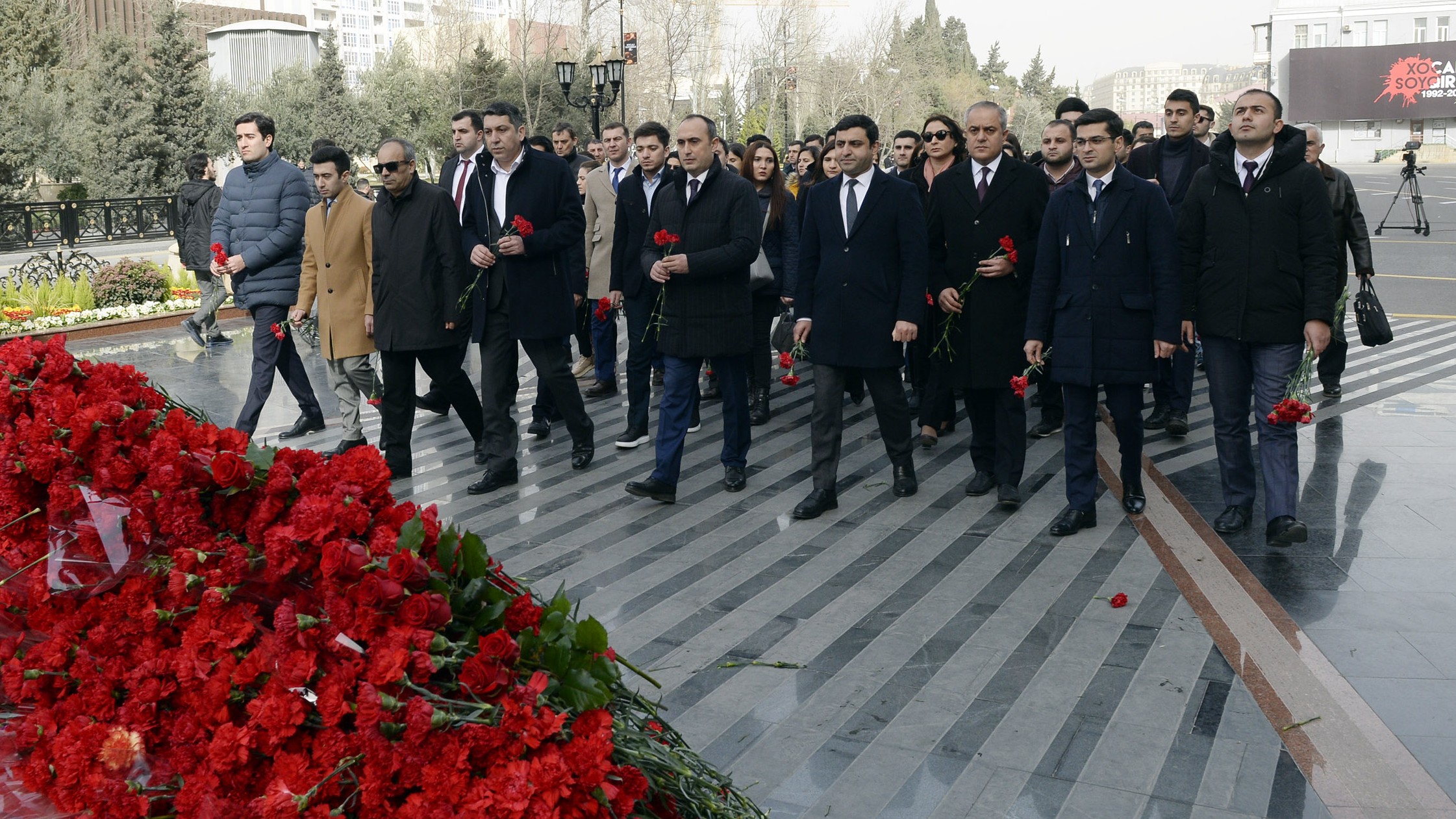 Dövlət Turizm Agentliyi və turizm sektorunun nümayəndələri Xocalı soyqırımının 28-ci ildönümü ilə əlaqədar “Ana harayı” abidəsini ziyarət ediblər}